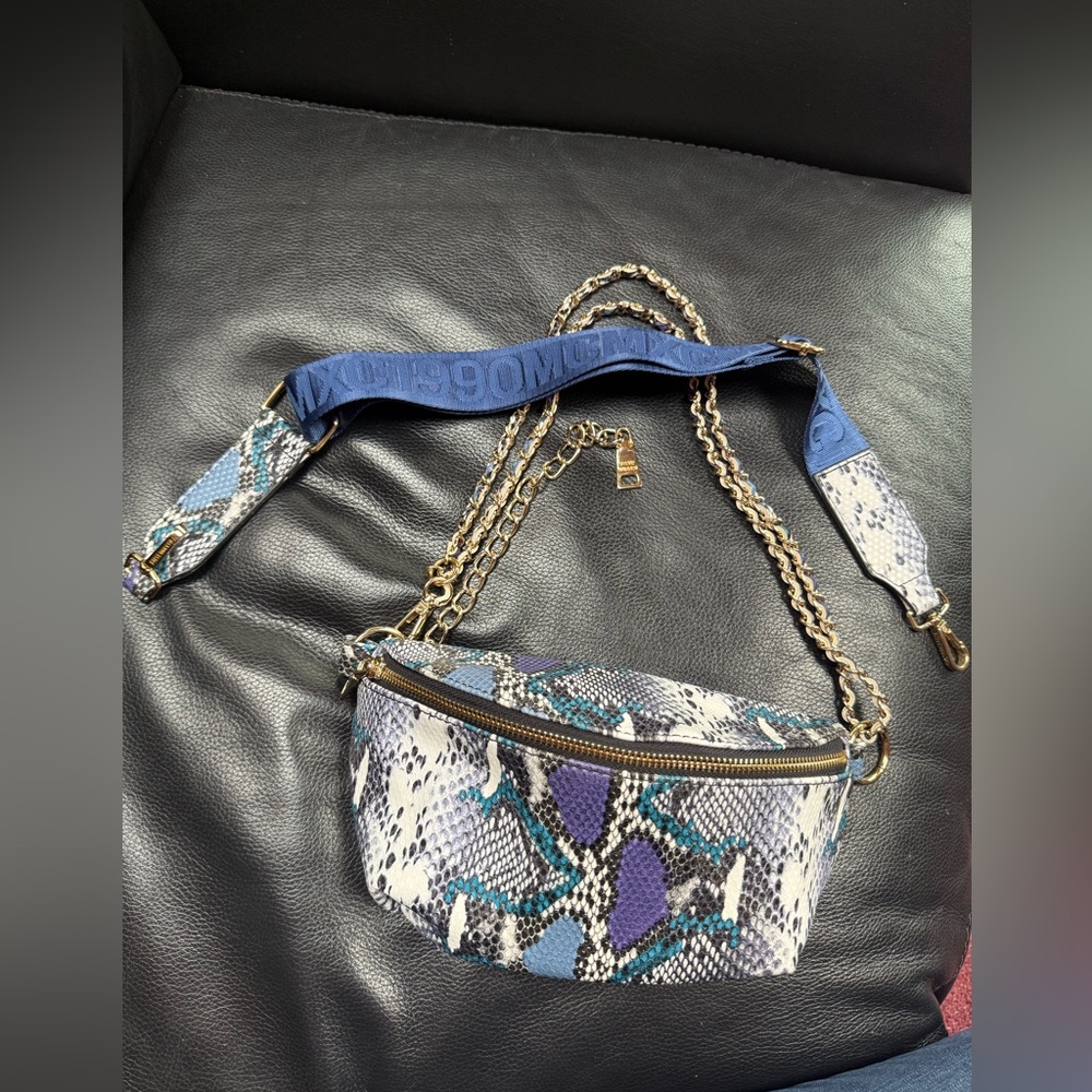Steve Madden Blue and White Snake Print Crossbody Bag and or Fanny pack